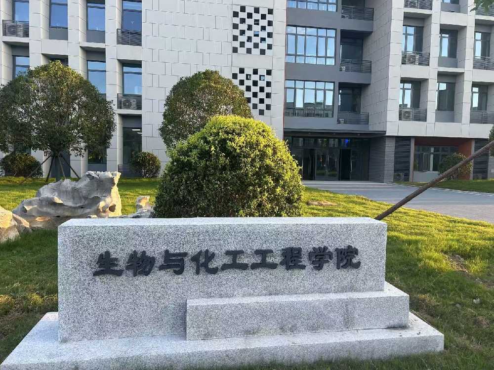 安居区扬州职业大学体育场高杆灯项目